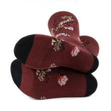 Load image into Gallery viewer, Parquet Men’s Floral Pattern Novelty Crew Socks – Burgundy