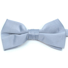 Load image into Gallery viewer, Umo Lorenzo 2.5" Poly Satin Banded Bow Tie – Boxed, Pre-Tied