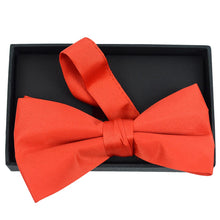Load image into Gallery viewer, Umo Lorenzo 2.5" Poly Satin Banded Bow Tie – Boxed, Pre-Tied