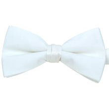 Load image into Gallery viewer, Umo Lorenzo 2.5" Poly Satin Banded Bow Tie – Boxed, Pre-Tied